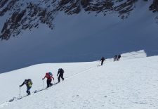 Sortie accompagnée : Échappez-vous des pistes de ski alpin et découvrez le ski de randonnée