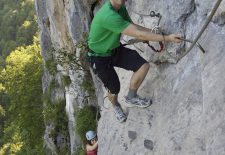 Entre la randonnée et l’escalade découvrez la via ferrata