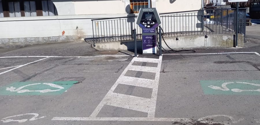 Borne de recharge de véhicule électrique