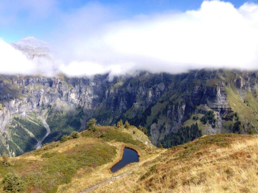 Petit lac après le col