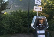 Borne de recharge pour voitures électriques