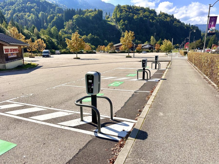 Borne de recharge pour voiture électrique – Parking du Grand Massif Express_Samoëns