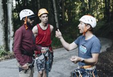 Sortie Via Ferrata avec guide : l&rsquo;équilibre parfait entre marche et escalade