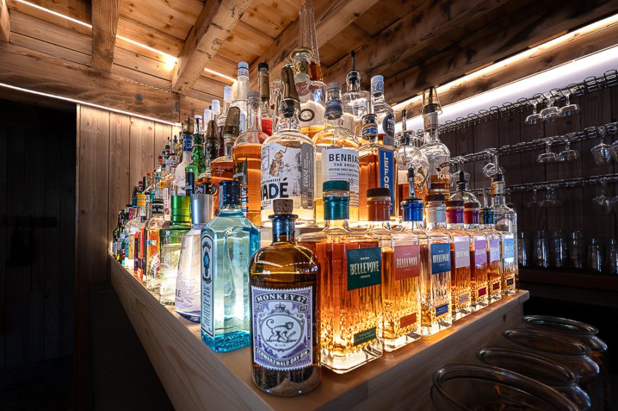 bar