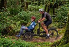 Présentation des vélos adaptés et fauteuils tout terrain